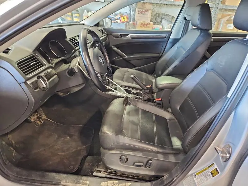 2016 VOLKSWAGEN PASSAT SE  