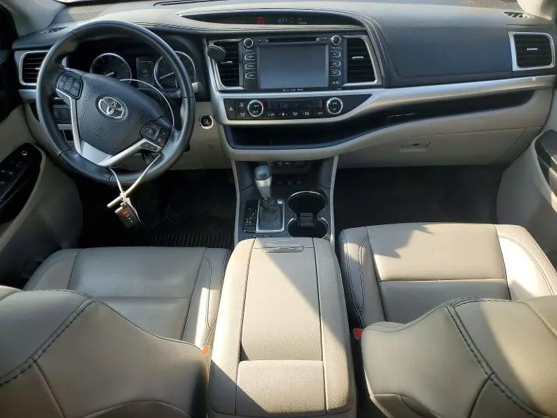 2019 TOYOTA HIGHLANDER XLE  