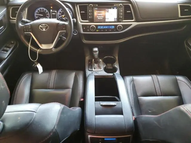 2019 TOYOTA HIGHLANDER SE  