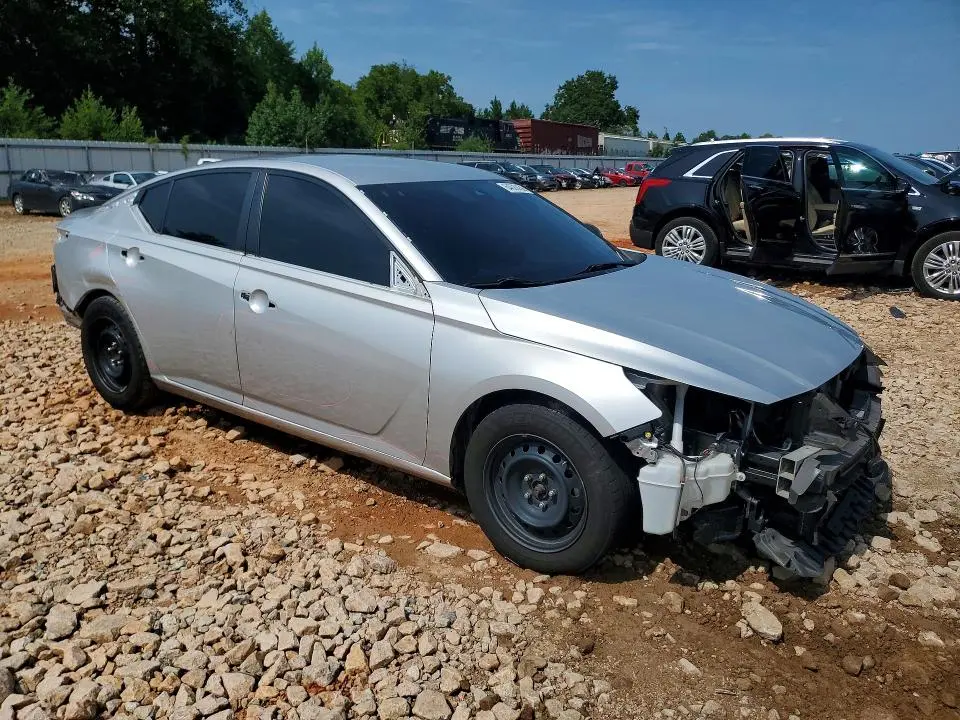 2024 NISSAN ALTIMA S  