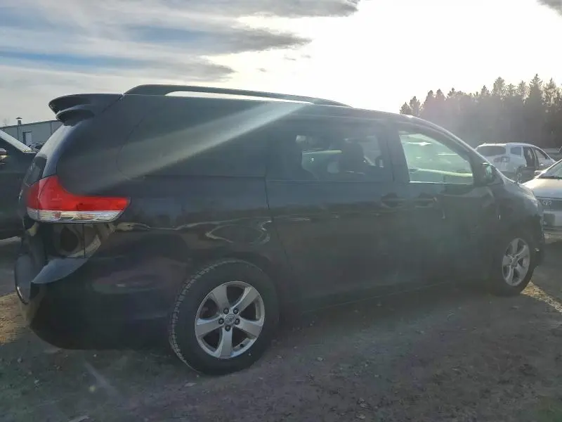 2012 TOYOTA SIENNA LE  