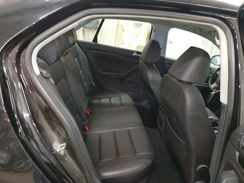 2010 VOLKSWAGEN JETTA SE  