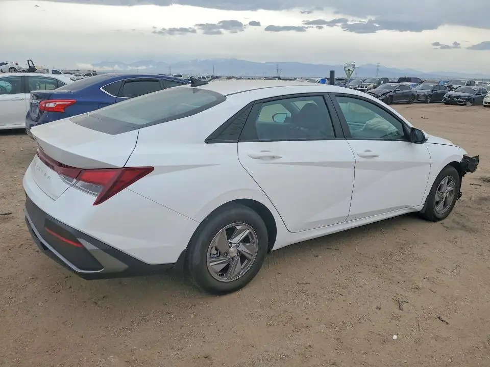 2025 HYUNDAI ELANTRA SE  