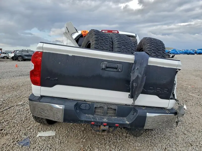 2016 TOYOTA TUNDRA CREWMAX SR5  