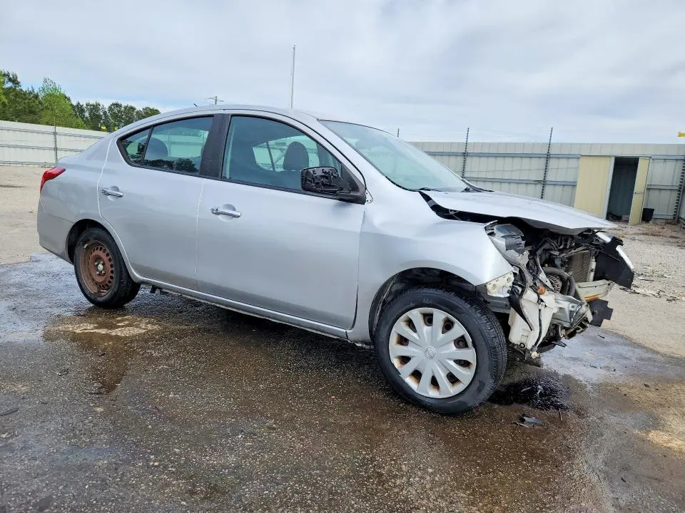 2018 NISSAN VERSA SV  