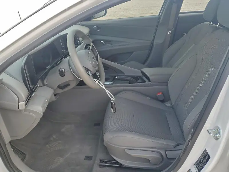 2022 HYUNDAI ELANTRA SE  