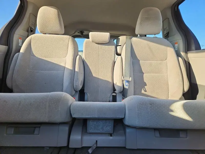 2015 TOYOTA SIENNA LE  