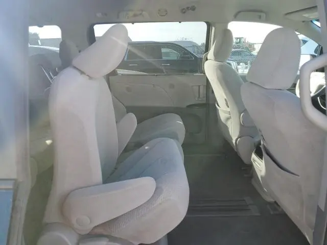 2012 TOYOTA SIENNA LE  