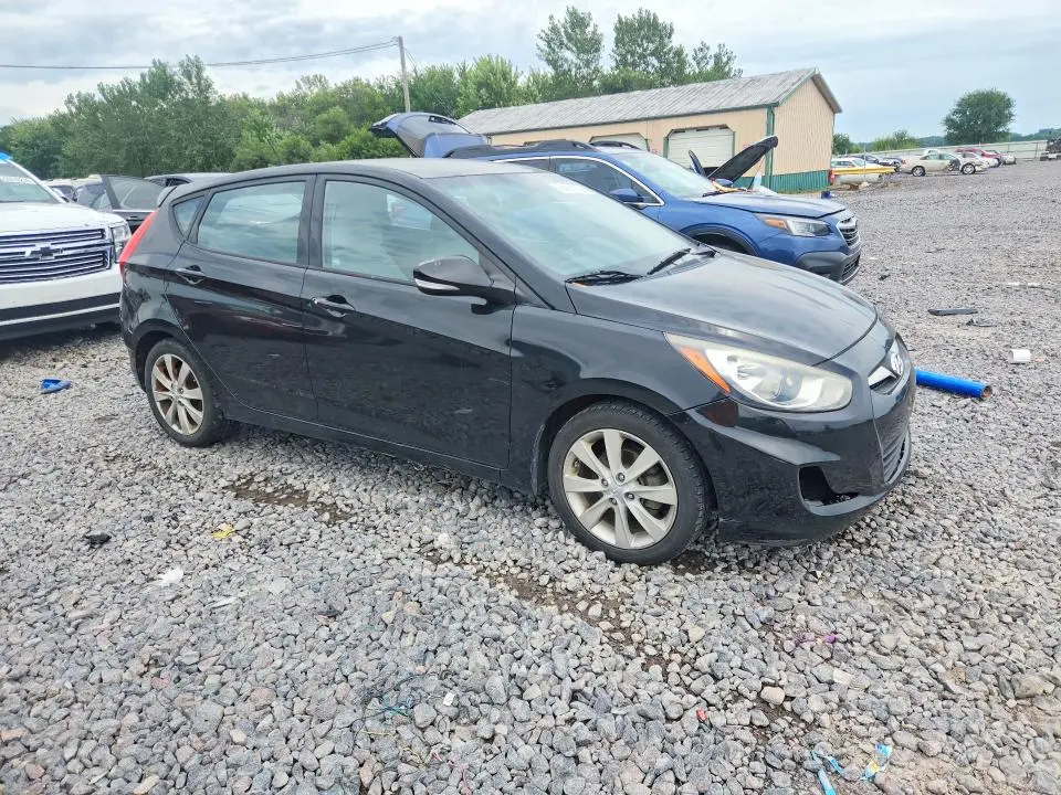2013 HYUNDAI ACCENT SE  