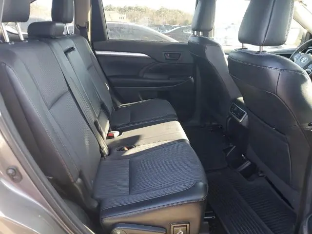 2016 TOYOTA HIGHLANDER LE