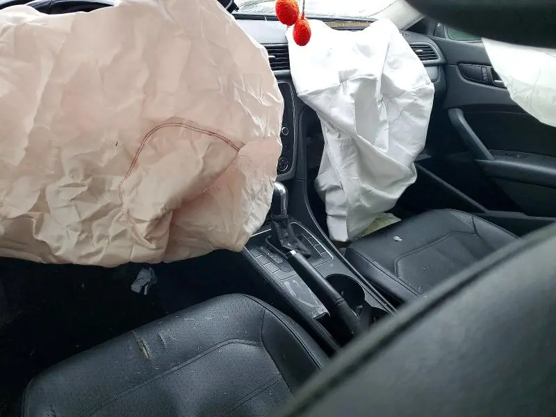 2015 VOLKSWAGEN PASSAT S  