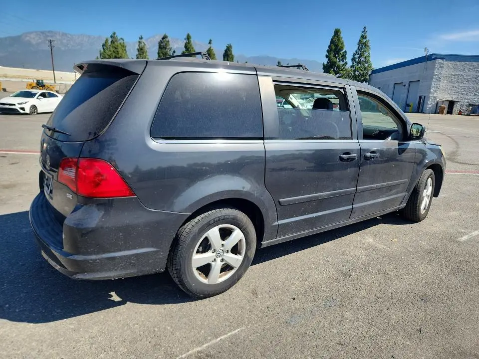 2011 VOLKSWAGEN ROUTAN SE  