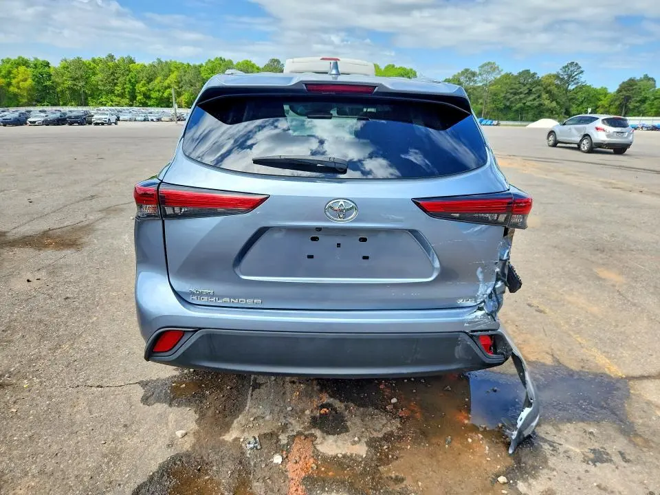 2022 TOYOTA HIGHLANDER XLE  