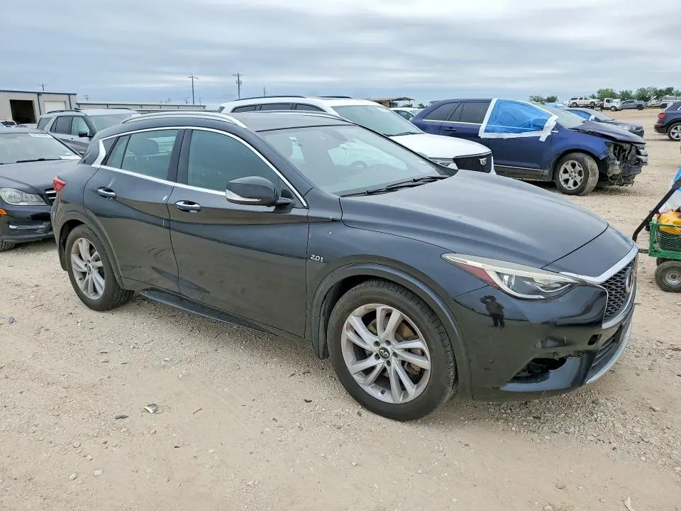 2018 INFINITI QX30 LUXE  