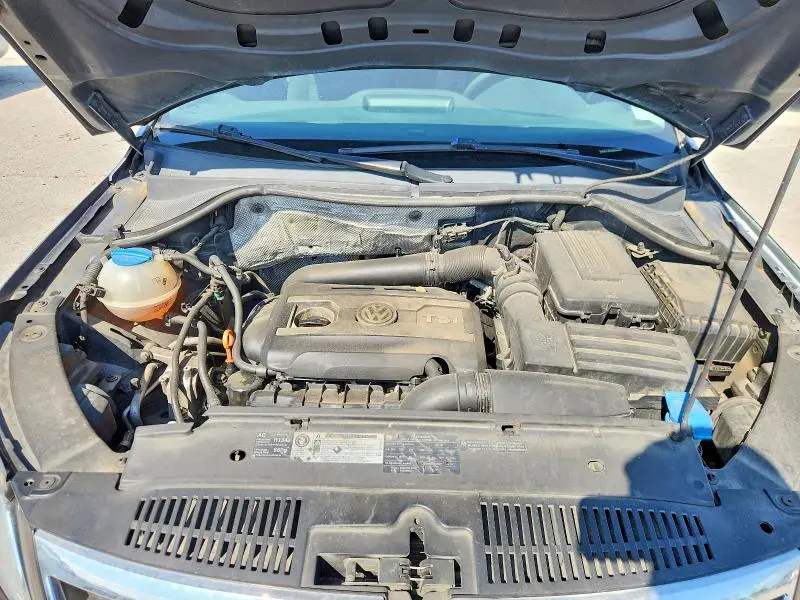 2011 VOLKSWAGEN TIGUAN S  