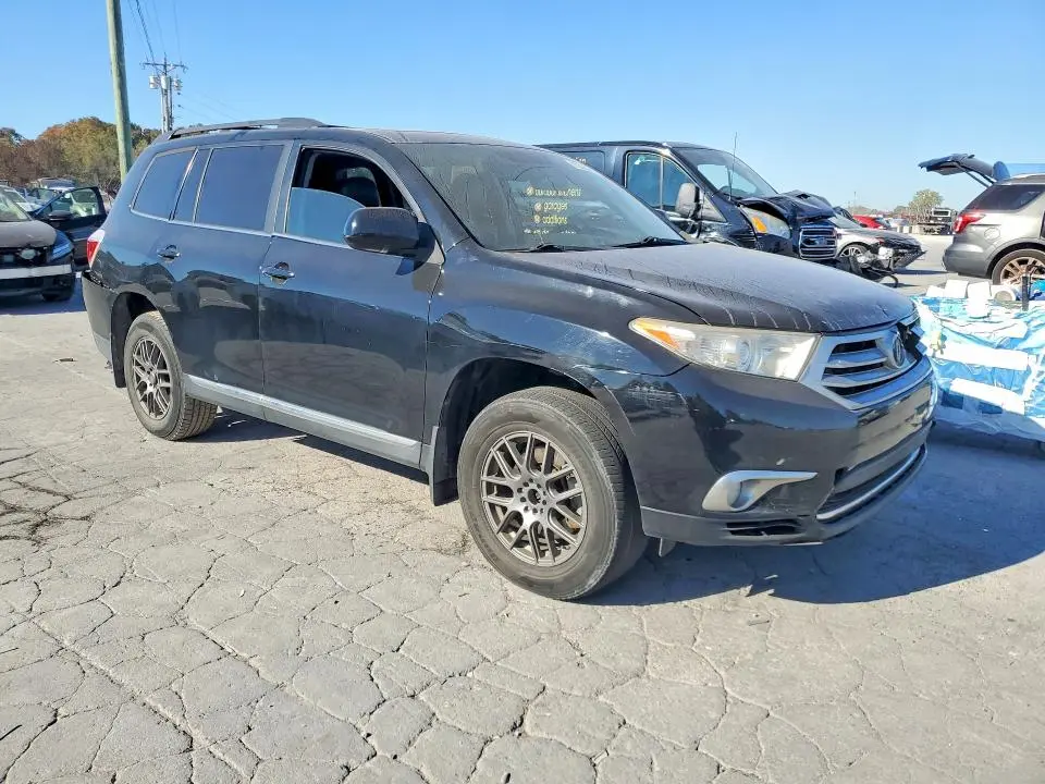 2012 TOYOTA HIGHLANDER SE  