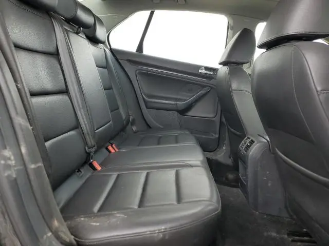 2010 VOLKSWAGEN JETTA SE  