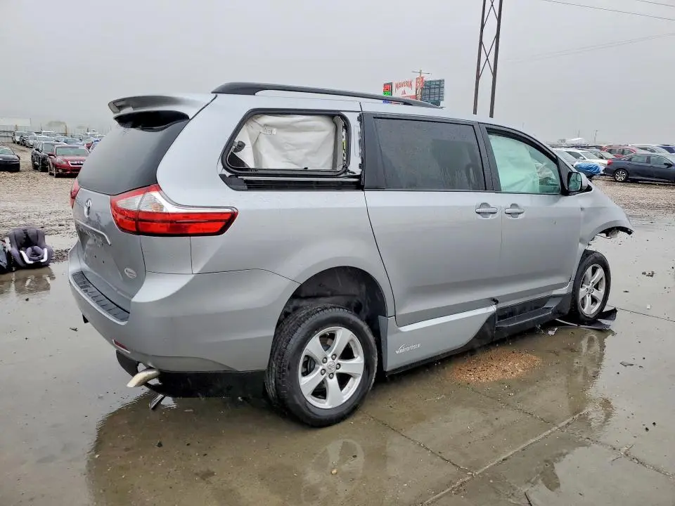 2015 TOYOTA SIENNA LE  