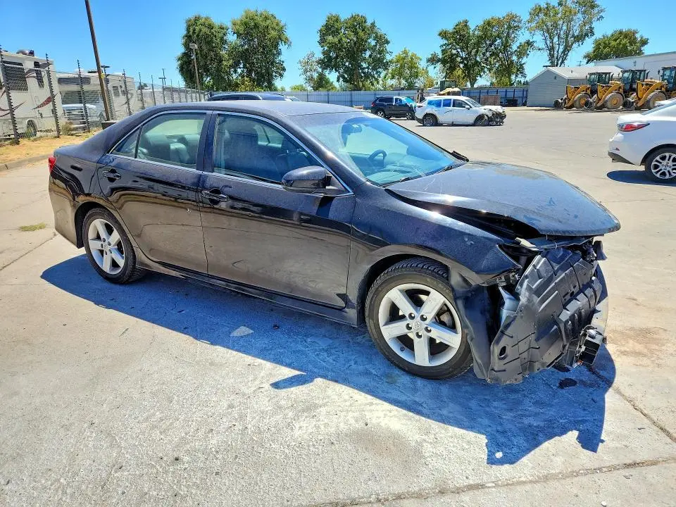 2012 TOYOTA CAMRY SE  