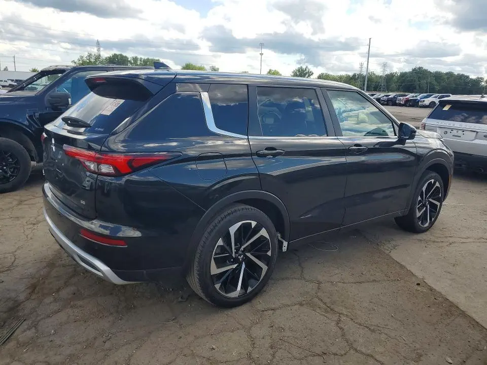 2024 MITSUBISHI OUTLANDER SE  