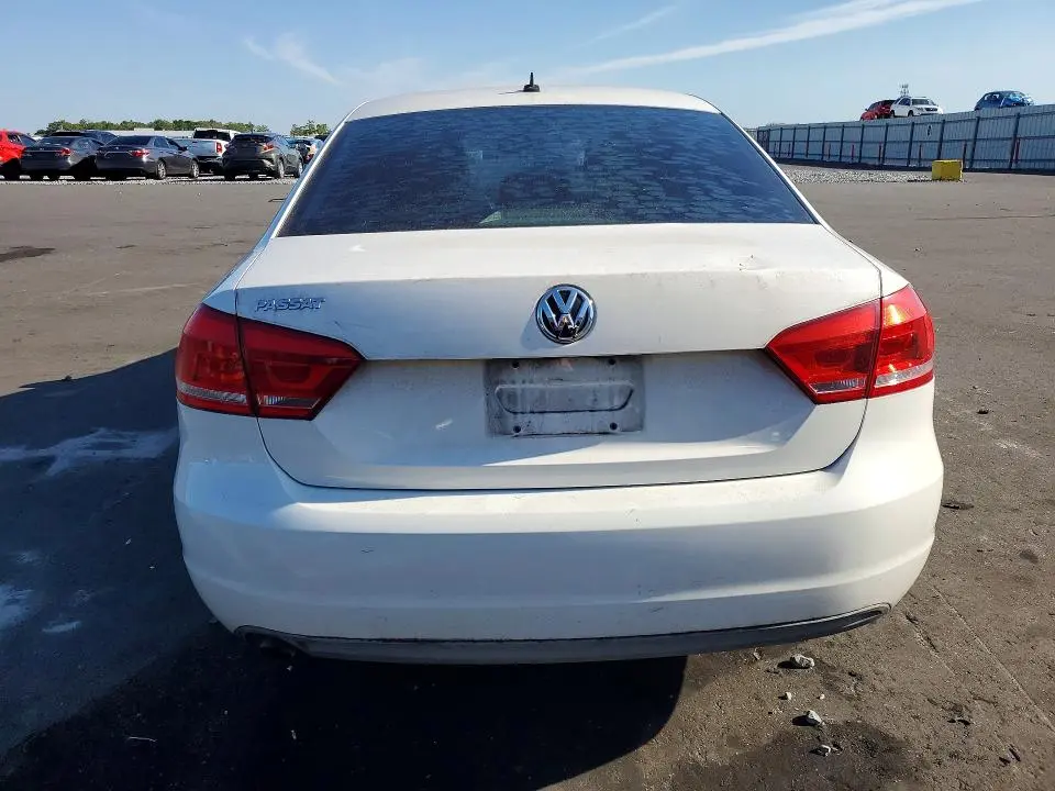 2014 VOLKSWAGEN PASSAT S  