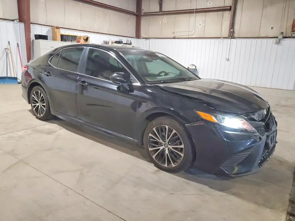 2018 TOYOTA CAMRY SE  