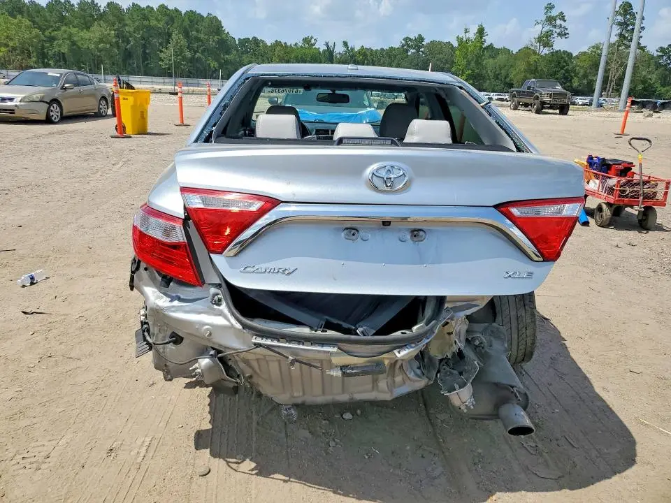 2015 TOYOTA CAMRY XLE  