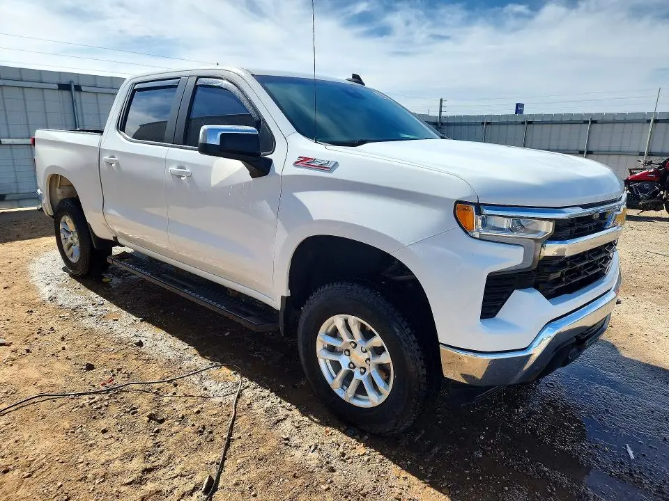 2024 CHEVROLET SILVERADO K1500 LT  