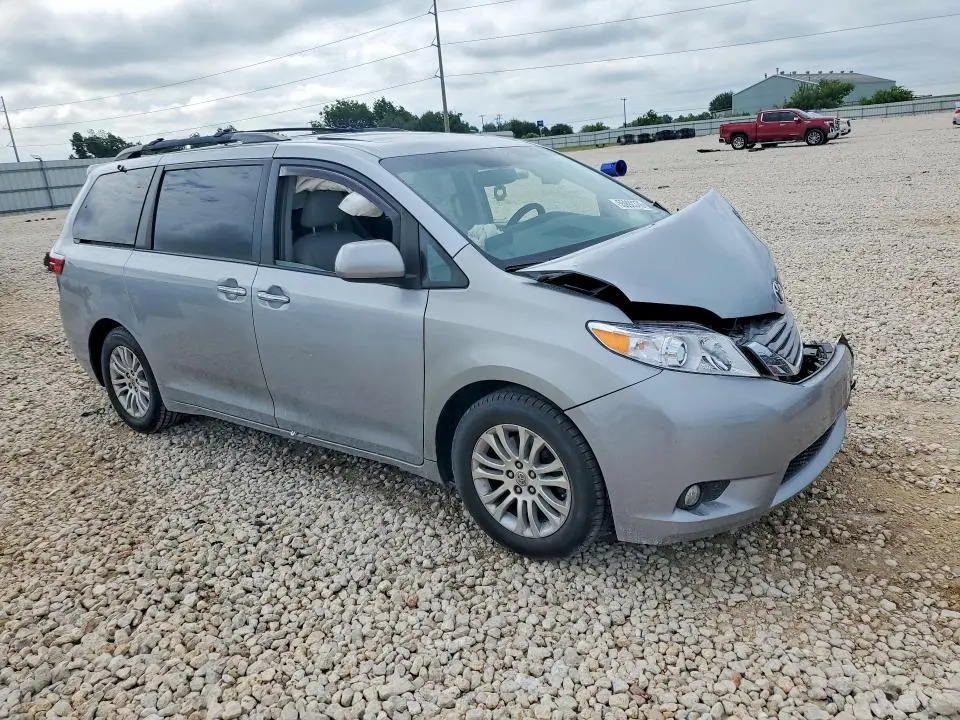 2015 TOYOTA SIENNA XLE 8-PASSENGER  