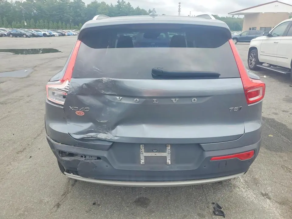 2019 VOLVO XC40 T5 MOMENTUM  