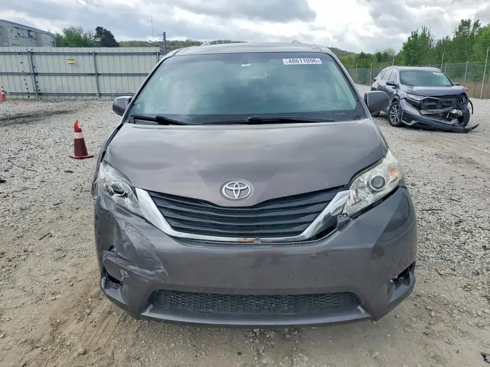 2017 TOYOTA SIENNA   