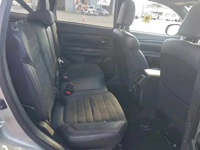 2020 MITSUBISHI OUTLANDER SE  