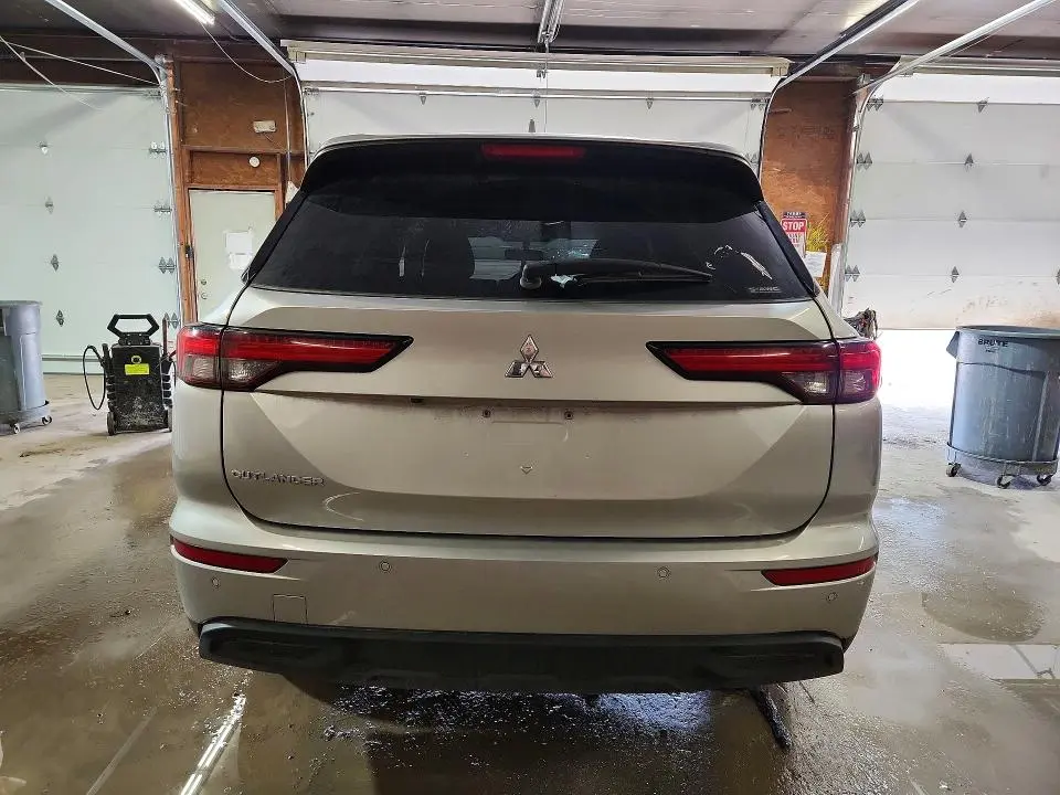 2022 MITSUBISHI OUTLANDER ES  