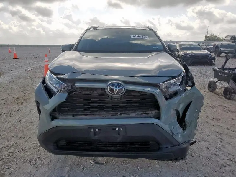 2021 TOYOTA RAV4 XLE  