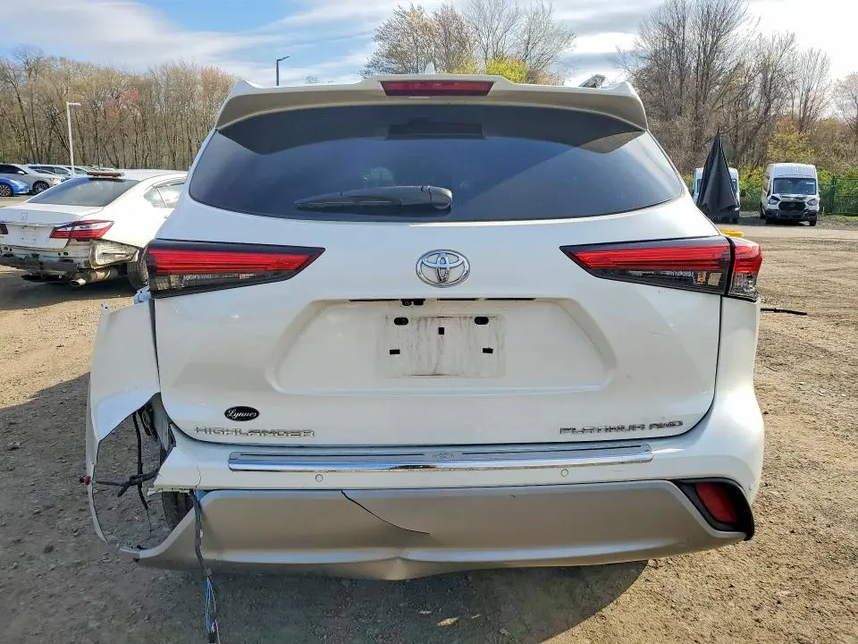 2021 TOYOTA HIGHLANDER PLATINUM  