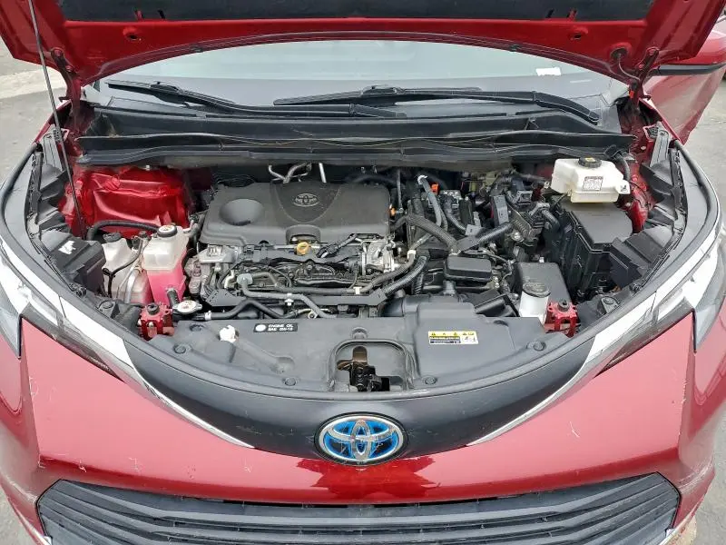 2021 TOYOTA SIENNA XLE  