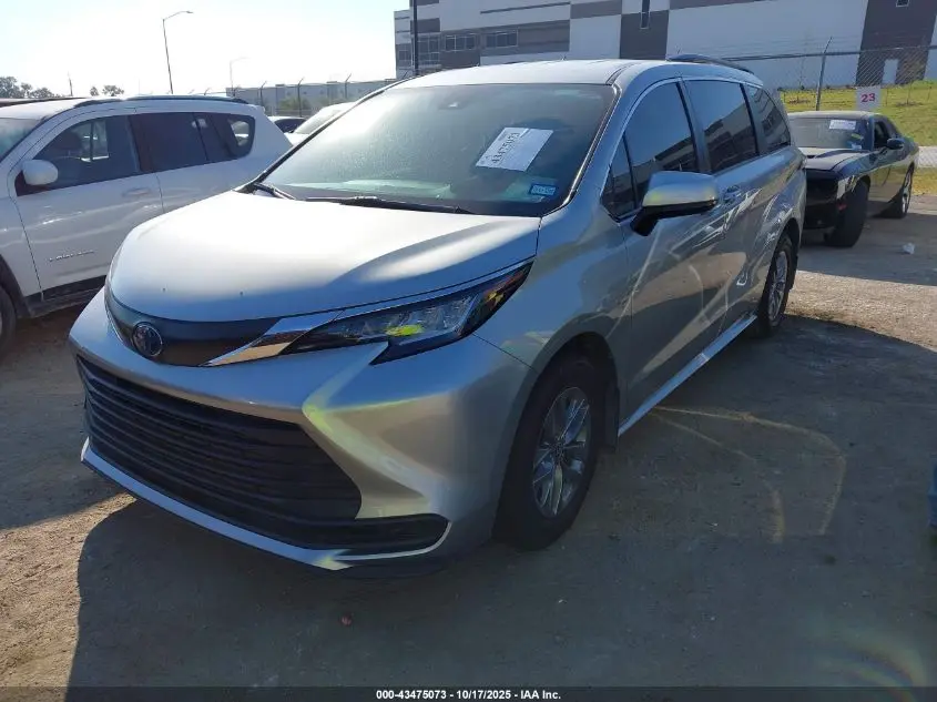 2022 TOYOTA SIENNA LE