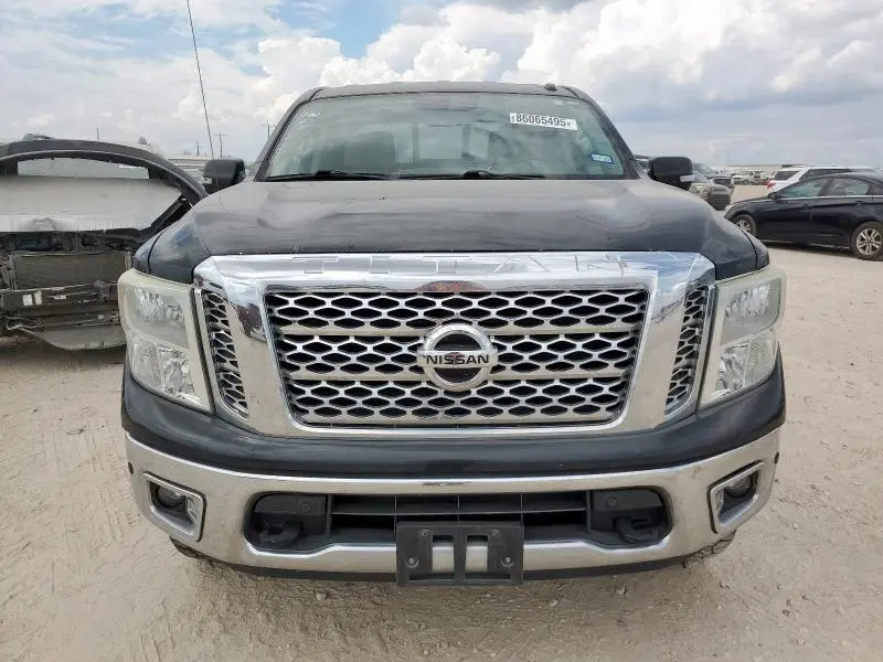 2017 NISSAN TITAN SV  