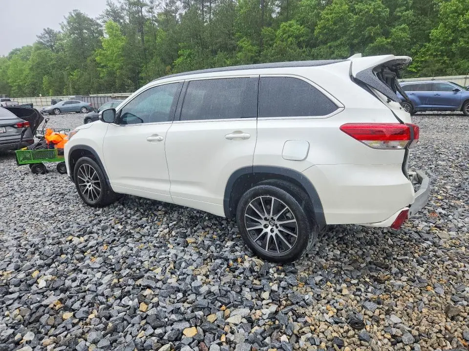 2018 TOYOTA HIGHLANDER SE  
