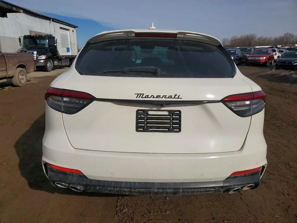 2023 MASERATI LEVANTE MODENA  