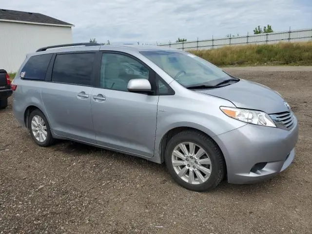 2017 TOYOTA SIENNA LE  