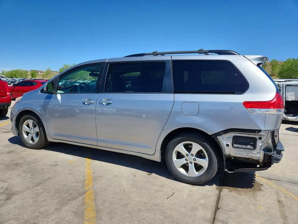 2013 TOYOTA SIENNA LE  