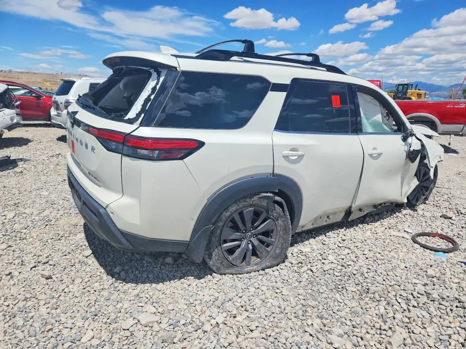 2022 NISSAN PATHFINDER SV  