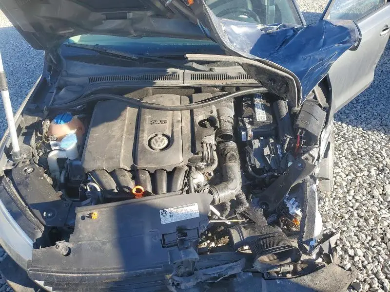 2011 VOLKSWAGEN JETTA SE  