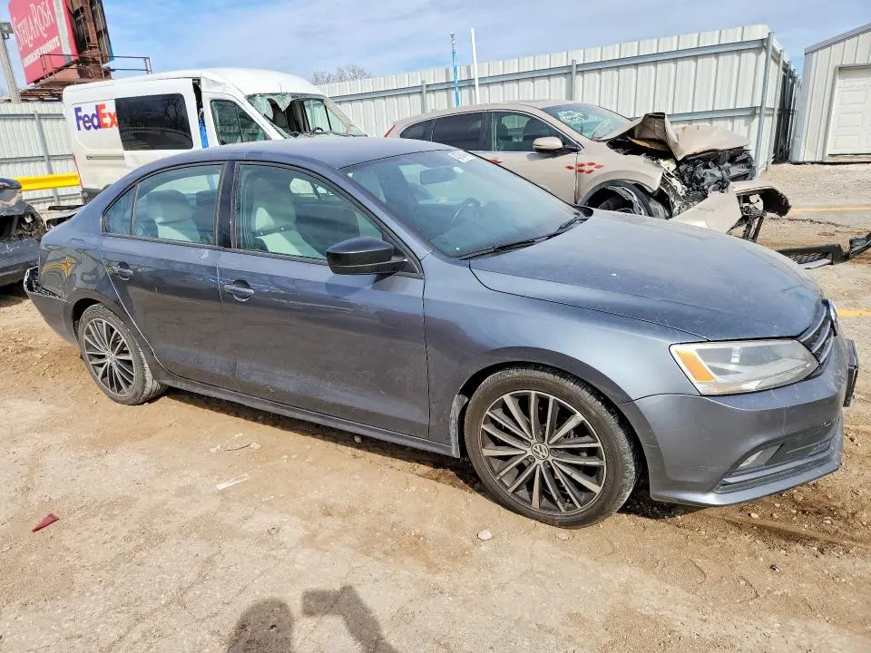 2016 VOLKSWAGEN JETTA SPORT  