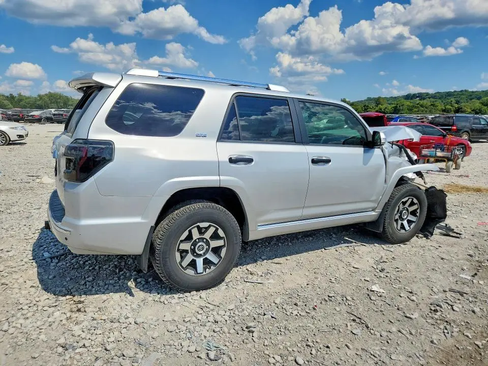2011 TOYOTA 4RUNNER SR5  
