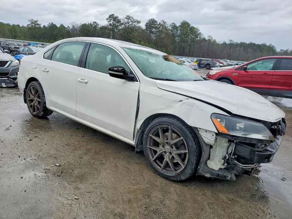 2013 VOLKSWAGEN PASSAT SE  