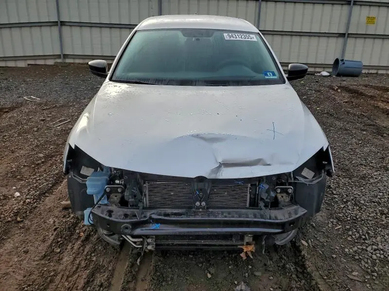 2016 VOLKSWAGEN JETTA SE  