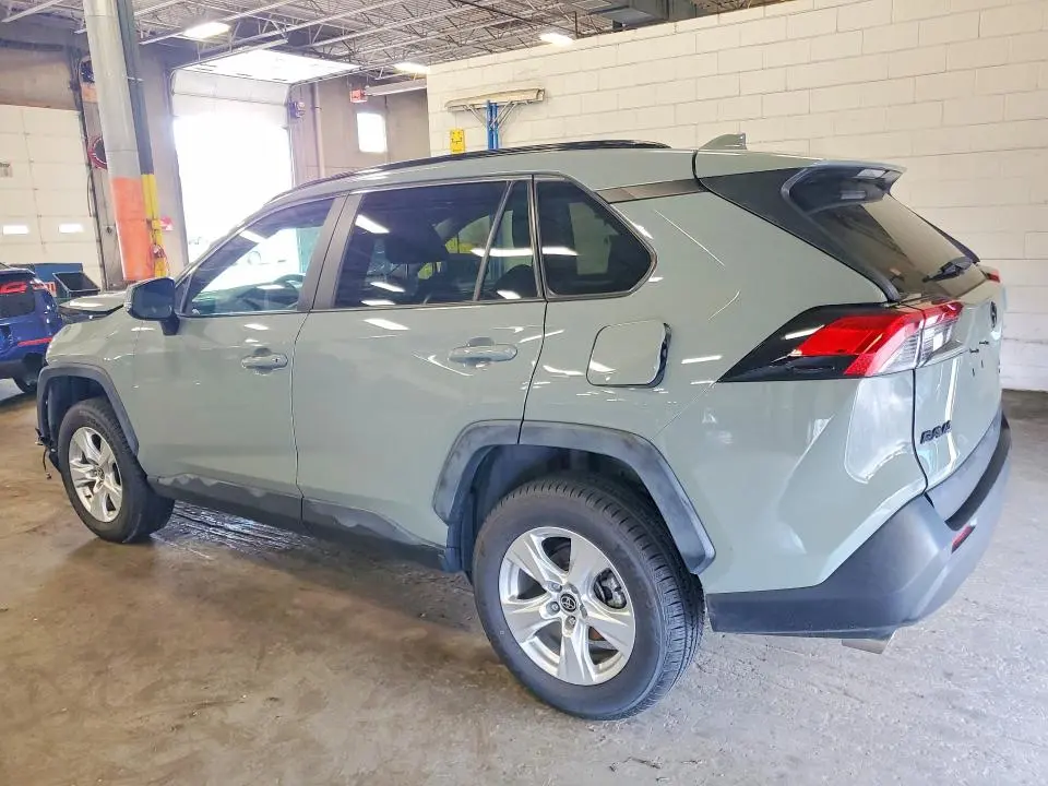 2021 TOYOTA RAV4 XLE  