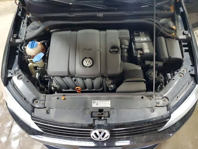 2011 VOLKSWAGEN JETTA SE  